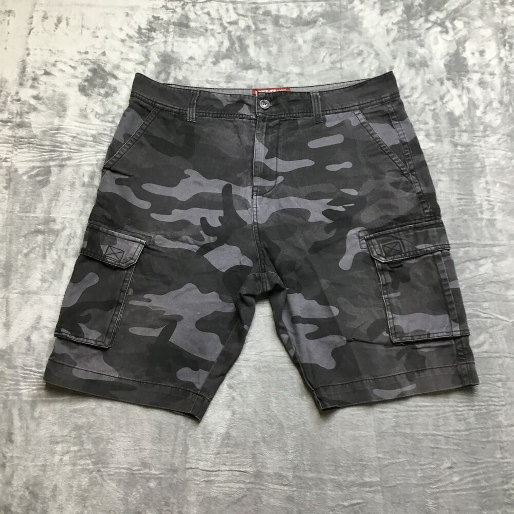 Lazer/Co.‎ Cargo Shorts Men's Size 36x11 Gray Camouflage